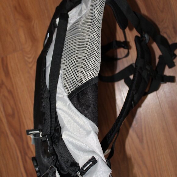 Bike/Motorcycle Sports Backpack (BLACK) - Reflective Trim - Elastic Rain Cover - Picture 3 of 6